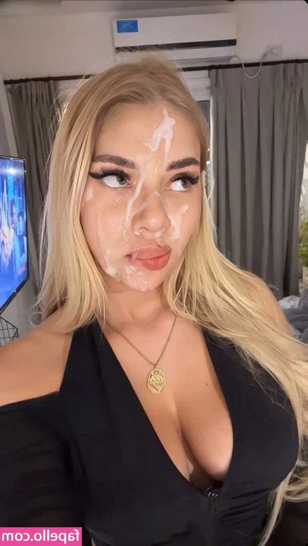 Starletnova [ starletnova-27 ] - want me to make you cum  DMs are open