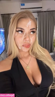 Starletnova [ starletnova-27 ] - want me to make you cum  DMs are open