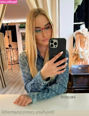  [ conamorlili ] - Which ones would you rather fuck me in 🤔😈