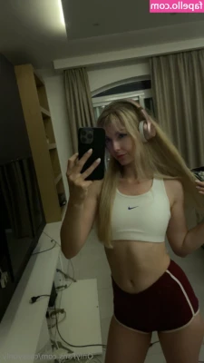 cassyonly - I want a girl with lips like morphine Blow a kiss that leaves me
