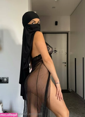 vipgalablack - Who wants to see what s below