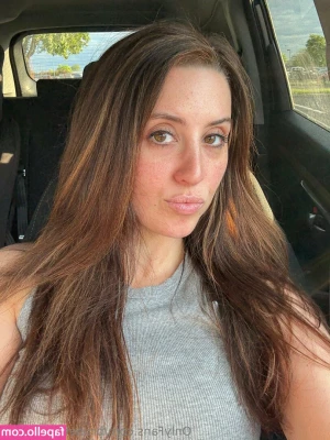 brunette_hotwife [ brunette-hotwife ] - I love rubbing my belly for you. Tips get free gifts ❤️