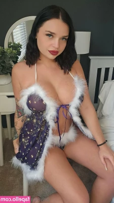 lillypinkk - There's another photo of my day off from that sequence. You want to