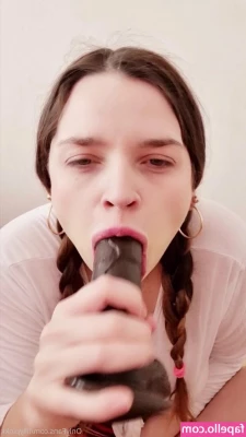 lillypinkk - Joi sous la douche  5min03  Et si tu me rejoignais sous la douche  