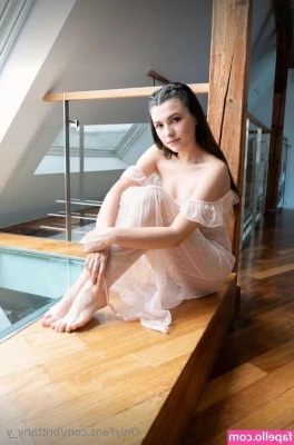 brittany_y [ brittany-y ] - I need to feel your hands all over my body  baby