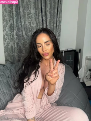beckydaisy - Can I be your plate? I promise it will be the tastiest strawberry of