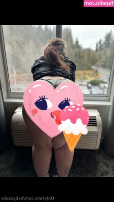 bxbycaxks - Gotta love a good camel toe.