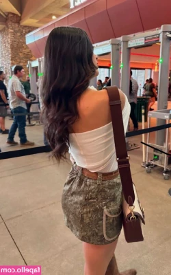 Bri Cookie [ bri-cookie ] - Out  about  and feeling hot tonight