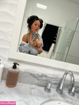 Asa Akira [ asa-akira ] - 1st or 2nd pic? 💕 Hope you had a good day :)