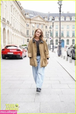 Emma Watson [ emma-watson-1 ] - CHECK YOUR DMs     It s free shit lol you gon getchu some of that
