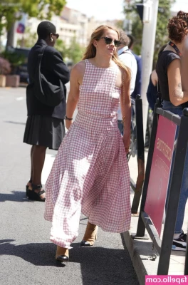 Emma Watson [ emma-watson-1 ] - I have a morning message for men with penis insecurities