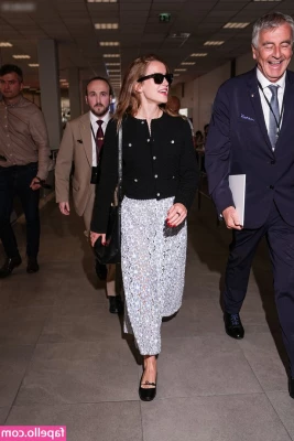 Emma Watson [ emma-watson-1 ] - Stripes look good on me