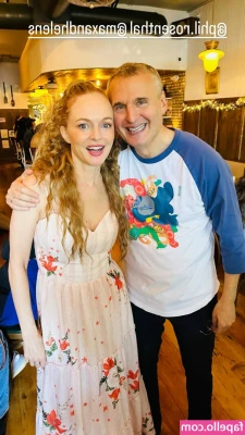 Heather Graham [ heather-graham-3 ] - How’s everyone this weekend 💓😛