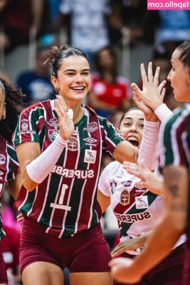 Lara Nobre [ lara-nobre ] - หน มห นหม แถวประชาน ก ลจ า