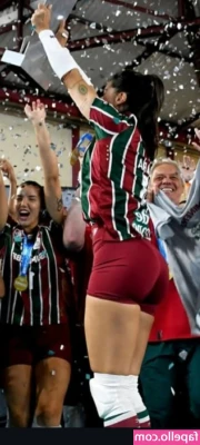Lara Nobre [ lara-nobre ] - Would you put me in a cage