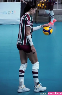 Lara Nobre [ lara-nobre ] - The horniest hucow on the farm 🐮
