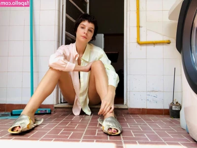 Giselle Batista [ giselle-batista ] - My heels are dirty  clean them
