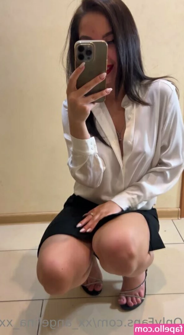 xx_angelina_xx [ xx-angelina-xx ] - Are you addicted to my pretty feet in sandals