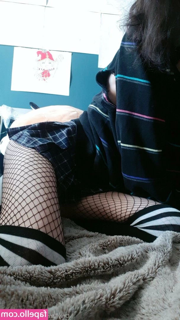 poutiep - Thigh Thursday