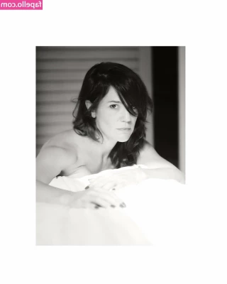 Natália Lage [ natalia-lage ] - Me doy un bañito relajante y termino tocándome un poco     I take a