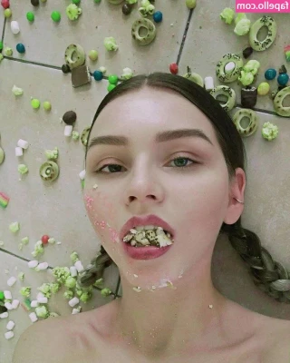 Anastasia Kreslina [ anastasia-kreslina ] - Late night sneak outs