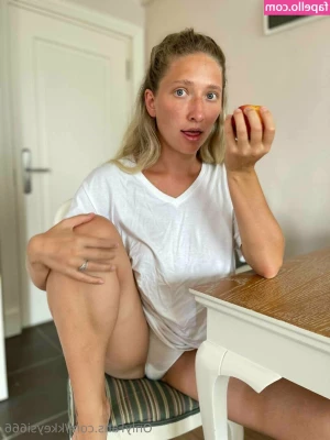 kkeysi666 - Cock Worship Clip  sludgebunnyy