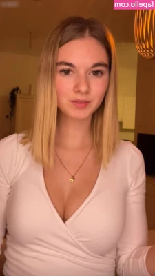 Alizee Talk [ alizee-talk ] - It s my birthday and I m starting the day off with a full body
