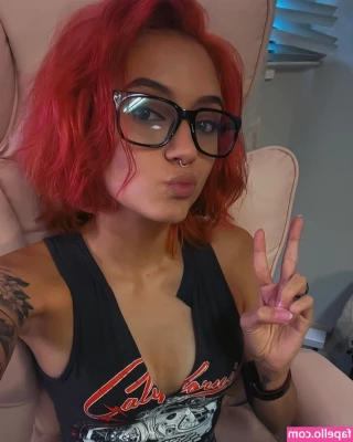 AngelEyesAli - Hey  I sent u this naughty bundle trought  alicewill dm s   with a