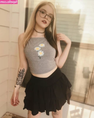 Meg Kaylee [ meg-kaylee ] - I like to take care of plants. They're like pets to me ❤️