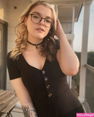 Meg Kaylee [ meg-kaylee ] - Cleaning the house in these today