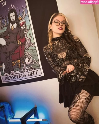 Meg Kaylee [ meg-kaylee ] - Our week as begun, so as our pleasure 😍 Join me for some hot, sexy