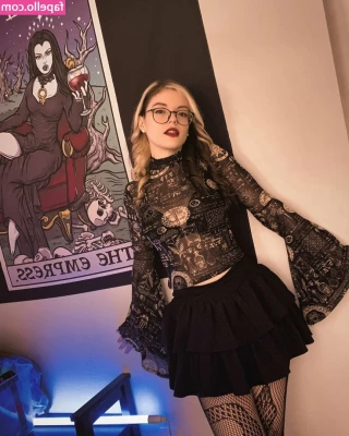Meg Kaylee [ meg-kaylee ] - Just a little pre work vibin