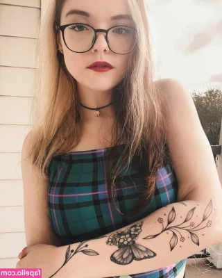 Meg Kaylee [ meg-kaylee ] - Eat that creampie baby! Love it when hubby spunks in me and I have an