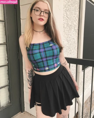 Meg Kaylee [ meg-kaylee ] - Hey  I sent u this naughty bundle trought  alicewill dm s   with a