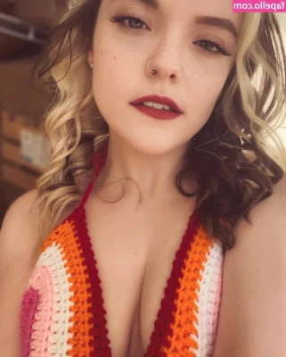 Meg Kaylee [ meg-kaylee ] - message me for the the full pic