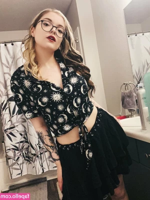 Meg Kaylee [ meg-kaylee ] - I do tricks for a treat 😈🐾