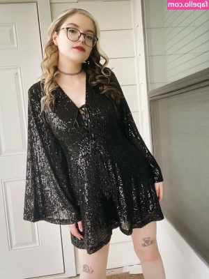 Meg Kaylee [ meg-kaylee ] - Should I be affectionate or bold?🖤💋🔥