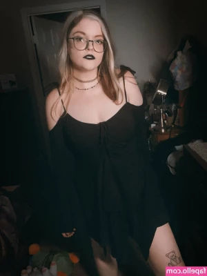 Meg Kaylee [ meg-kaylee ] - Hairy