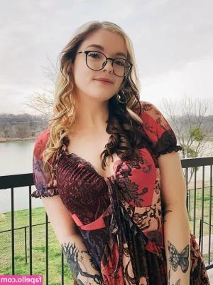 Meg Kaylee [ meg-kaylee ] - Anyone want to lather this soap up for me  Don t forget in between