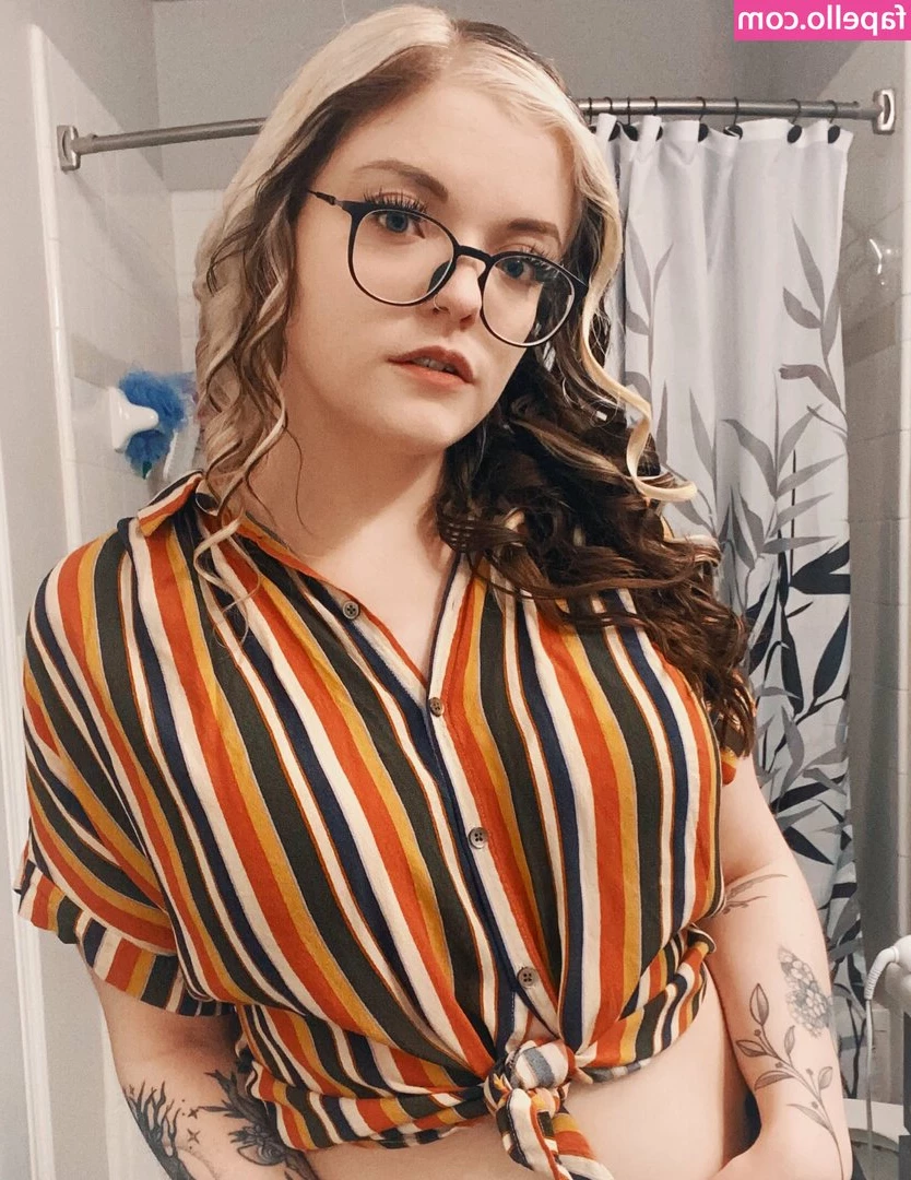 Meg Kaylee [ meg-kaylee ] - Just a few nice tit pics to get you through your day