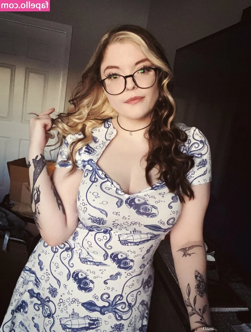 Meg Kaylee [ meg-kaylee ] - My cock is so damn fat part 1