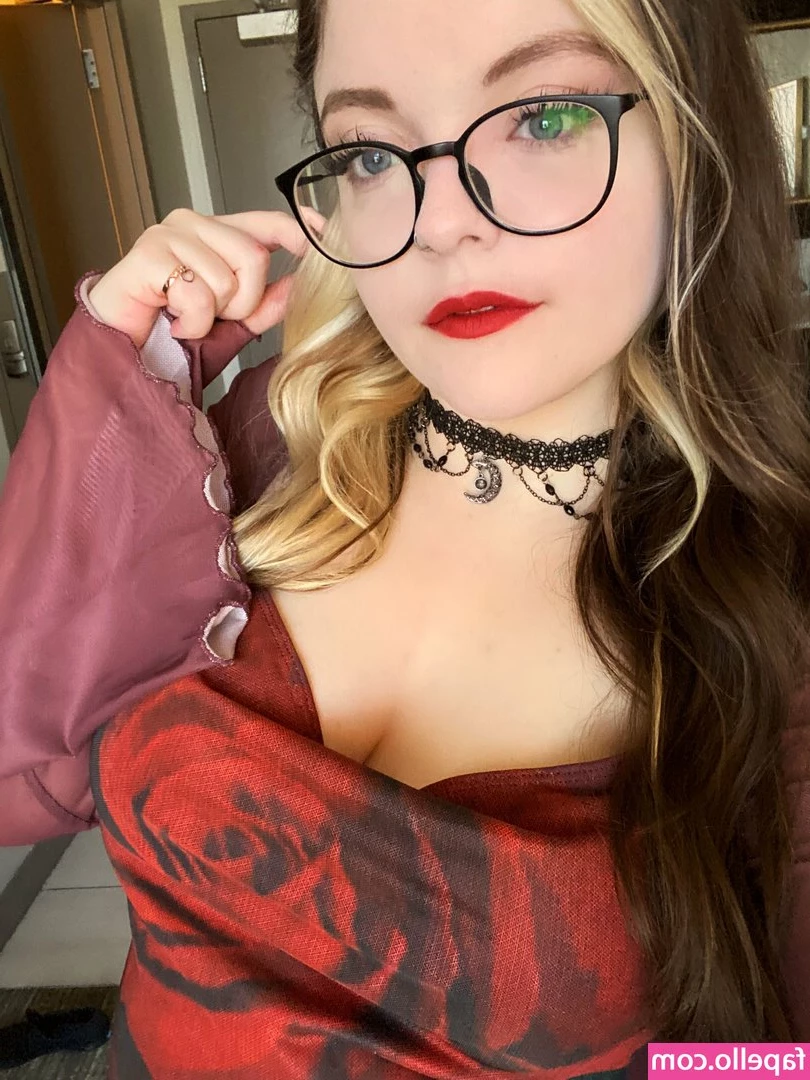 Meg Kaylee [ meg-kaylee ] - some sloppy cock sucking & a tit job to start your day off right