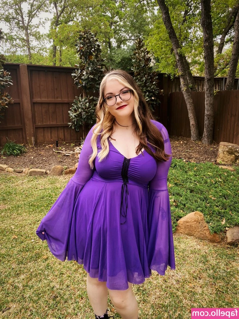 Meg Kaylee [ meg-kaylee ] - Going to buy more underwear soon should I wear thongs or jocks
