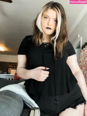 Meg Kaylee [ meg-kaylee ] - Mmhm... What would you like to do with me?😻🍆👅💦💦💦