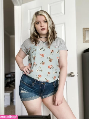 Meg Kaylee [ meg-kaylee ] - i like to show off lol~ 💗🖤🖤