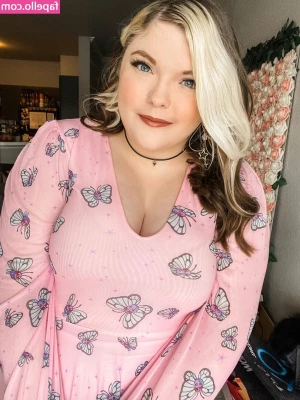 Meg Kaylee [ meg-kaylee ] - Your Tuesday distraction