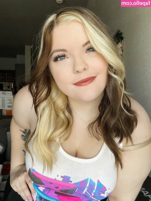 Meg Kaylee [ meg-kaylee ] - Send a tip and I'll send you a sexy video as a gift
