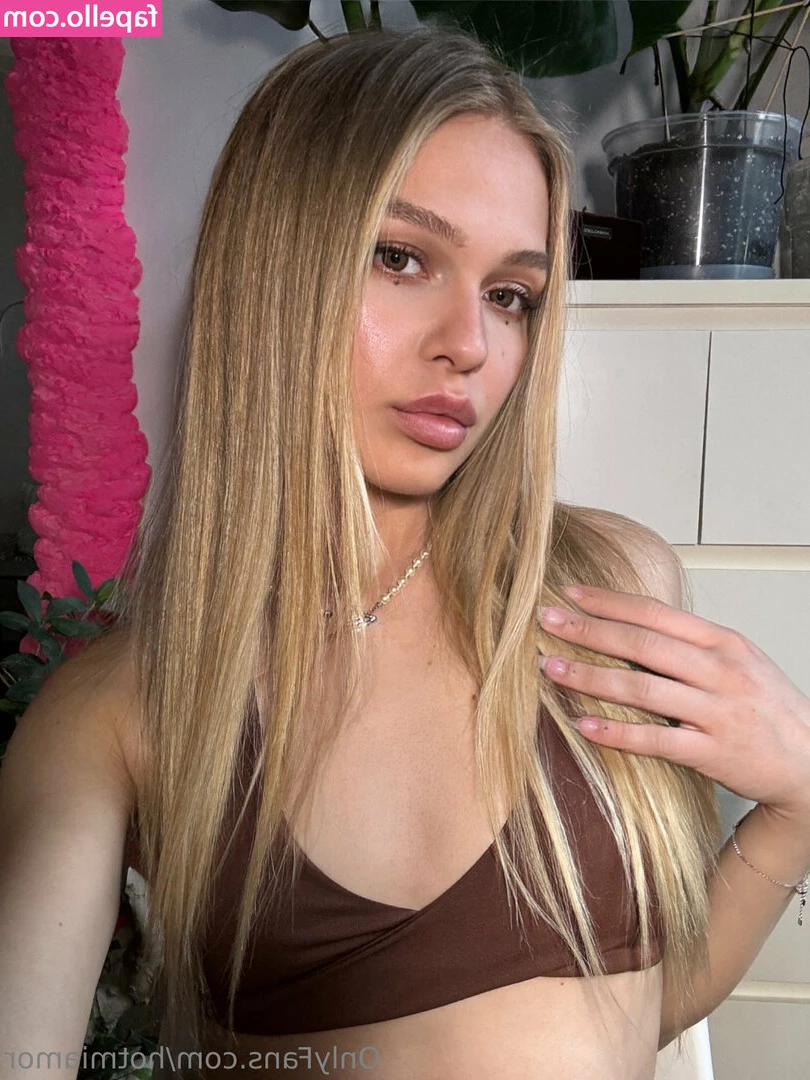 hotmiamor - what are you staring at
