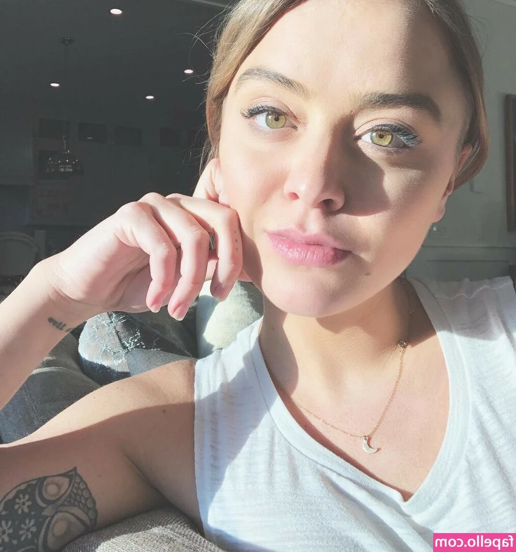 Jordan Hinson [ jordan-hinson ] - CUM LIVE with me @ 6:30pm eastern today....see what surprises I have