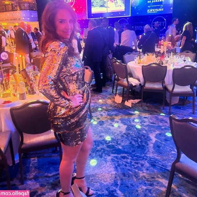 Sara Damergi [ sara-damergi ] - hop in the shower with me? 🧼
